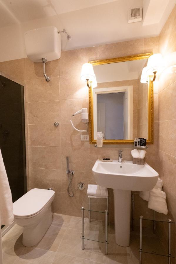 Venus Inn Rome Guest House ภายนอก รูปภาพ