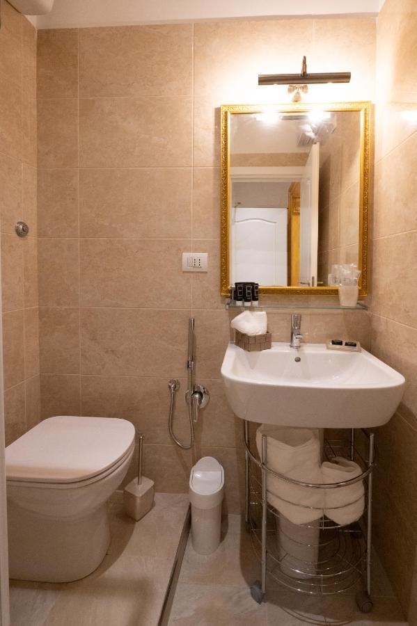 Venus Inn Rome Guest House ภายนอก รูปภาพ