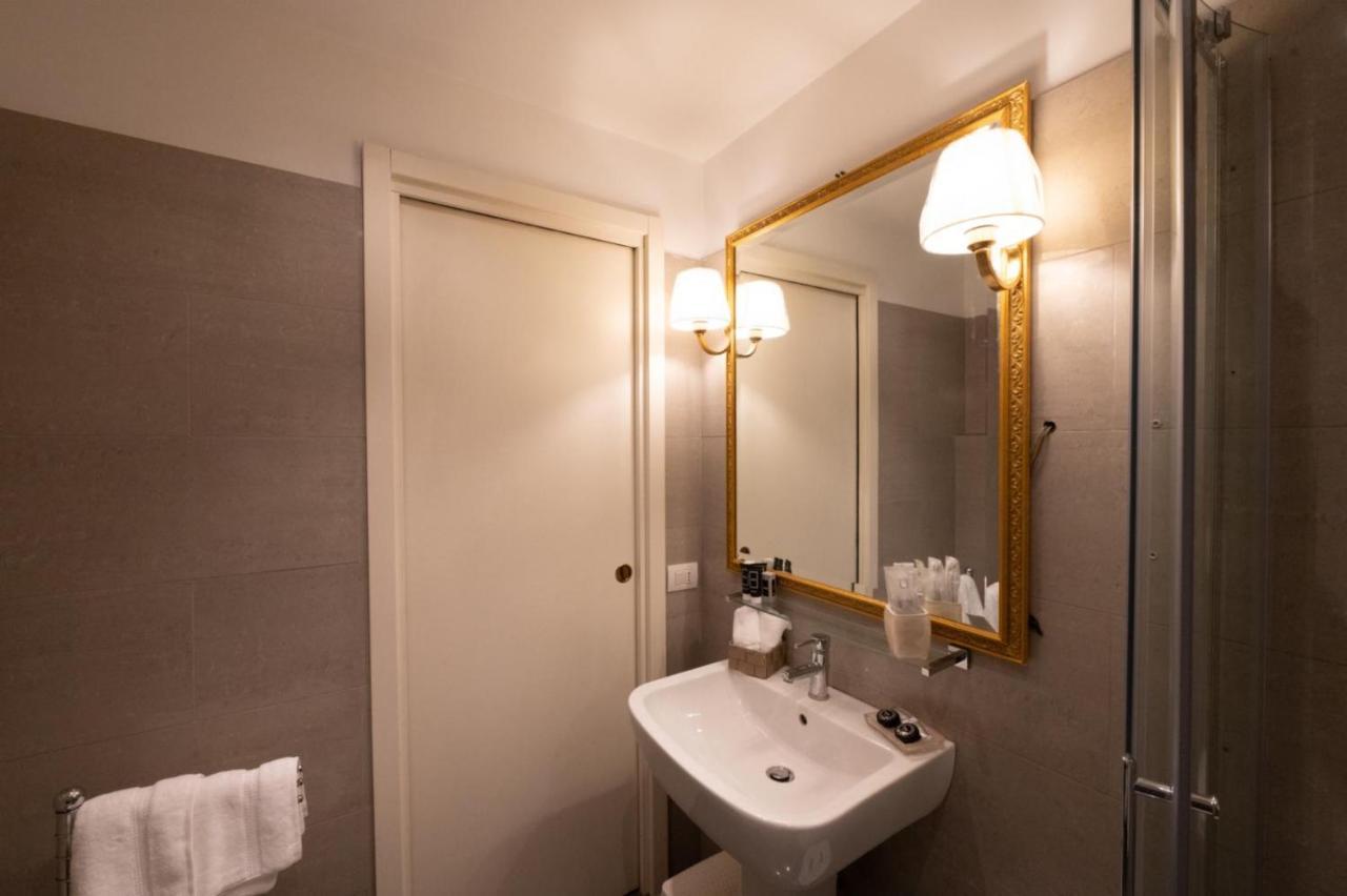 Venus Inn Rome Guest House ภายนอก รูปภาพ