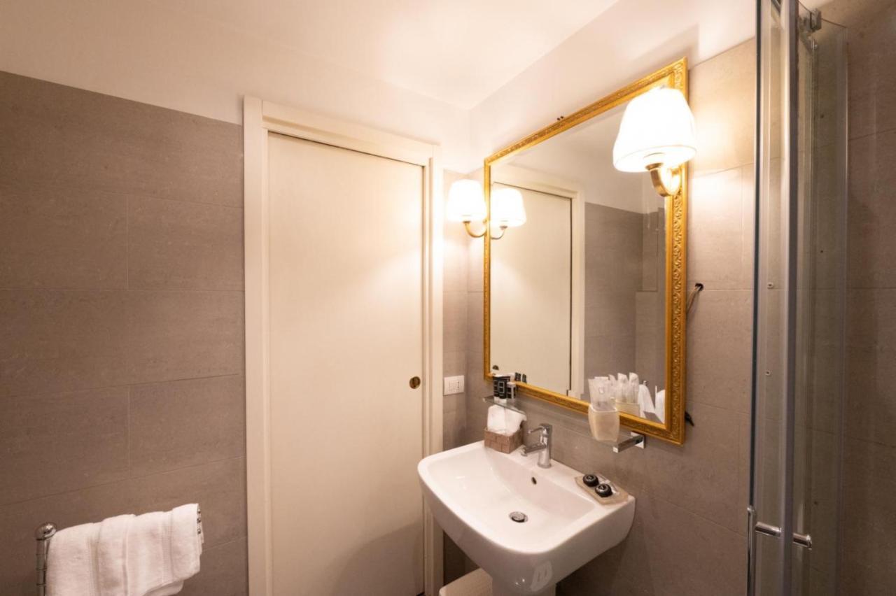 Venus Inn Rome Guest House ภายนอก รูปภาพ